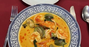Siam Smile Wine and Restaurant: отзывы правдивы, но семейный лайфхак раскрыт — вечером комфортно для детей, днём жарко, просите стол у вентиляторов и прачечную по кило