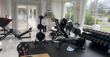 Blessed Personal Training Studio — уютный, укомплектованный спортзал с потрясающим видом на озеро и закаты, идеальный для тренировок в вдохновляющей обстановке