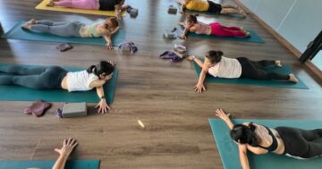 Red Carpet Yoga by Kru Pooky в Пхукете — уроки опытной и внимательной инструктора, превращающей йогу в глубокую телесно‑умственную практику