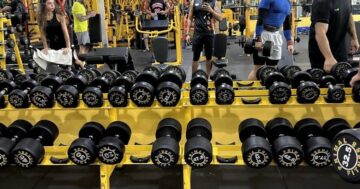 Primal Fitness — чистый ухоженный спортзал с мощным набором оборудования и дружелюбным персоналом, идеальный выбор для серьезных тренировок