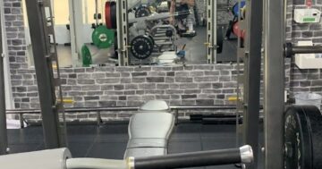 Cherngtalay Municipality Sport Center в Банг Тао — редкий спортивный комплекс с большим бассейном и сауной, предлагающий выгодное соотношение цена‑качество местных залов
