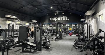 Superfit™ Fitness Center — современный фитнес-зал с новыми тренажёрами, безупречной чистотой и фирменным протеиновым баром, который хвалят