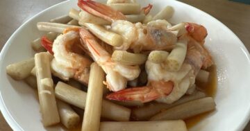 ชุมแสง การ์เด้น в Пхукете: парковка, английское меню и блюда без перца для детей — но почему родители жалуются на медленные пополнения и пустые тарелки