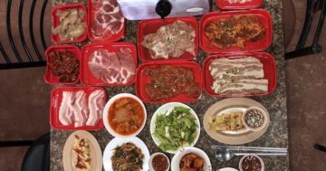 Этот ресторан одновременно щедр и катастрофичен: хозяева добрые, порции огромные, но мясо кажется замороженным и атмосфера пугающе хаотична