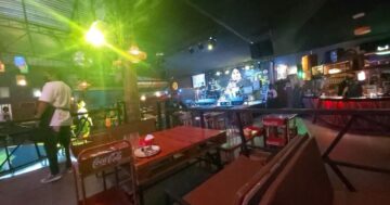 Sesaerng Bar на Kathu Road — уютный бар с живой музыкой, просторными местами и внимательным сервисом, превращающим обычный вечер в яркое развлечение