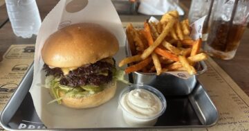 Prime Burger Rawai: отличные бургеры, но тот же шаблон сети, соус делает бургер месивом, а вам тихо припишут скрытые дополнительные комиссии на счет и карту