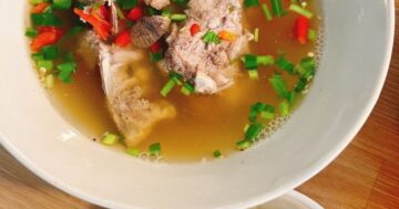 Khai Waan Restaurant: местные фишки, как съесть сытный суп с большой костью, взять идеальный манго смузи в держателе и не переплатить за вкус