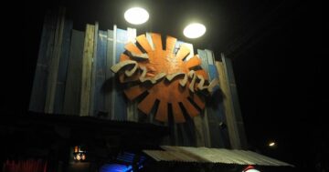 ร้านวันวาน (วาไรตี้ ,90’s ,เพื่อชีวิต) в Таиланде — живой соул от певицы, ретровечеринка с вкусной тайской кухней и дружелюбным персоналом на главной улице