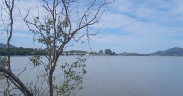 ริมหาดสะพานหิน в Пхукете — подлинная местная набережная, где жители гуляют, занимаются спортом и наслаждаются морскими видами вдали от туристов