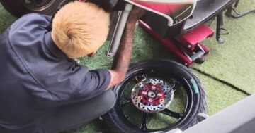 Alak — срочный ремонт и быстрая помощь для мопедов и скутеров рядом с вами; отличное обслуживание и цены, но иногда мастерская пустует, уточняйте время работы