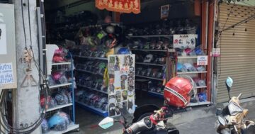 T.S. trading Helmet Shop — магазин шлемов с большим выбором, включая большие размеры, честными ценами и дружелюбным персоналом, помогающим с примеркой и установкой визора