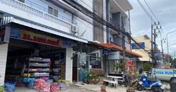 Автосервис в Чалонге, Пхукет — избегайте филиала из‑за грубого персонала и отказов в возврате, лучше ехать в главный филиал