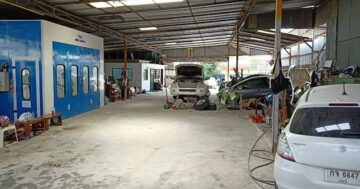 Автосервис рядом с Thalang Monument: аккуратная покраска и вежливый персонал, но бывают значительные задержки и случаи плохой сборки — проверьте машину перед выездом